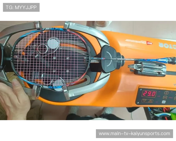 羽毛球杀球新体验：让实力飞扬的弯曲球拍揭秘